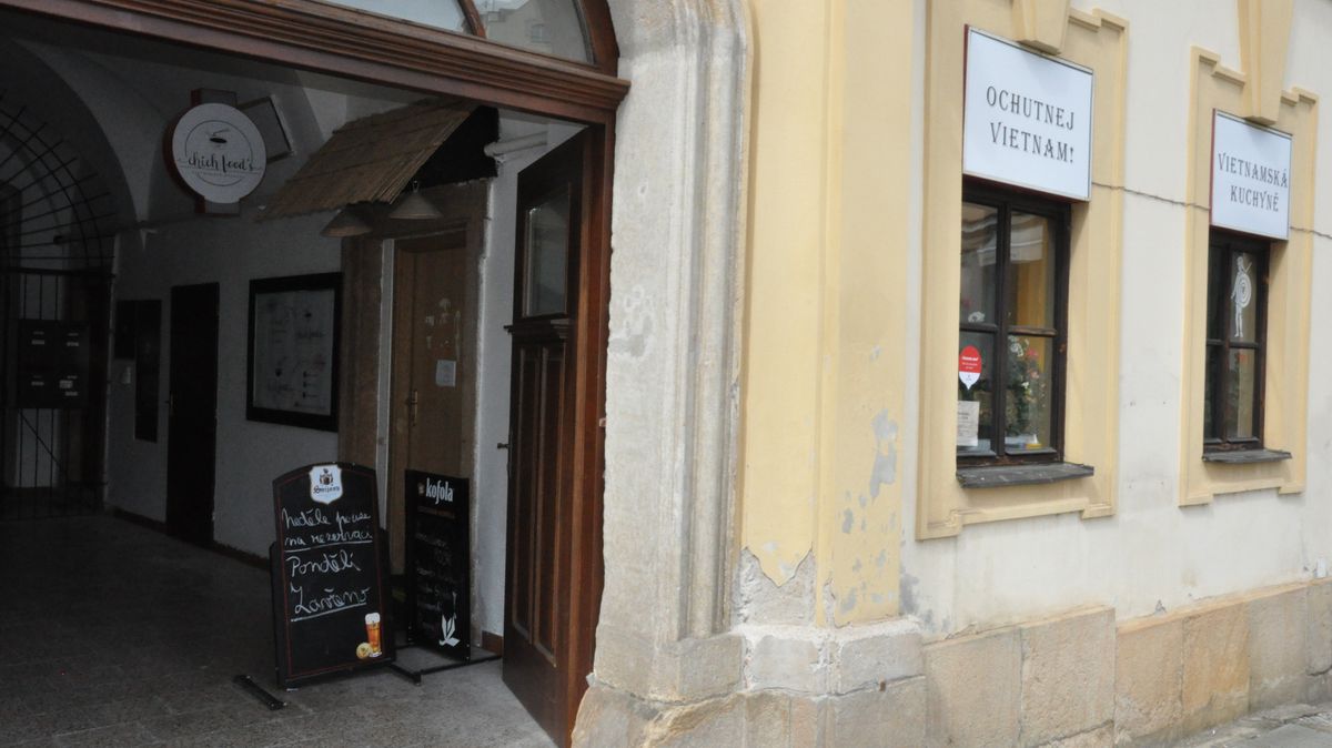 Desítky lidí skončily u lékaře po návštěvě restaurace v Hradci Králové
